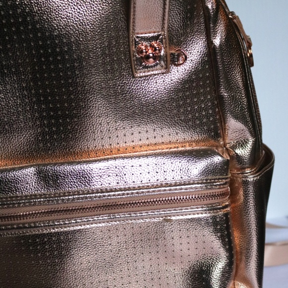 Like New DISNEY Rose Gold Flair Backpack Collectible Pin Holder Mickey Travel - Picture 10 of 12
